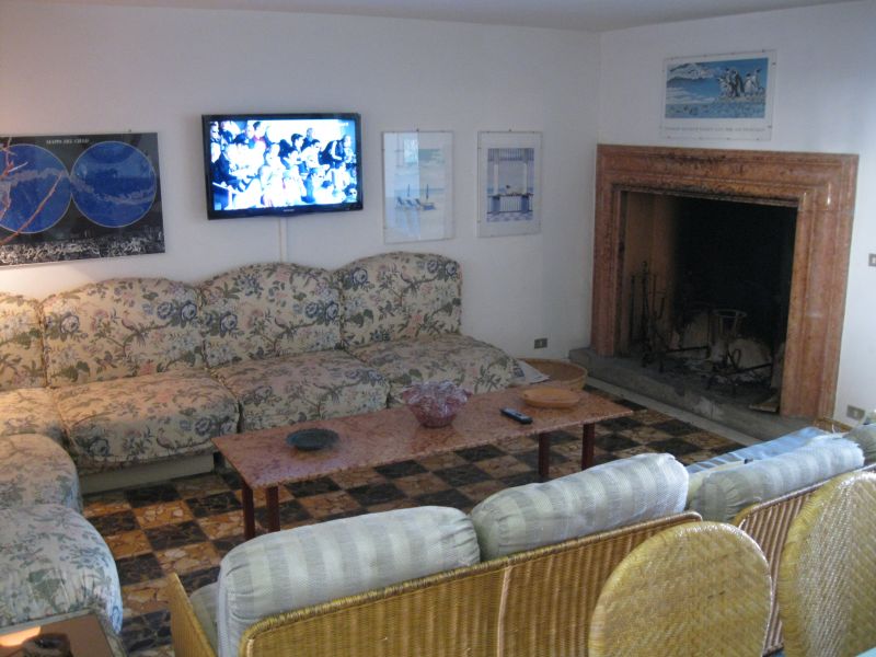 Living Room 044.jpg